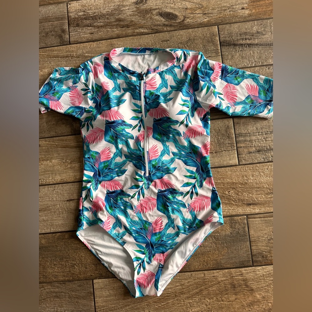 Women's UV Protection One Piece Short Sleeve Swimsuit Size XL, Multi Color